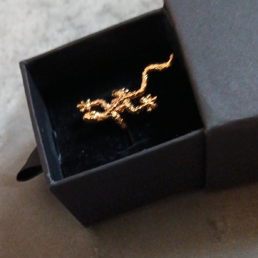 Adorable Gecko Ear Cuff